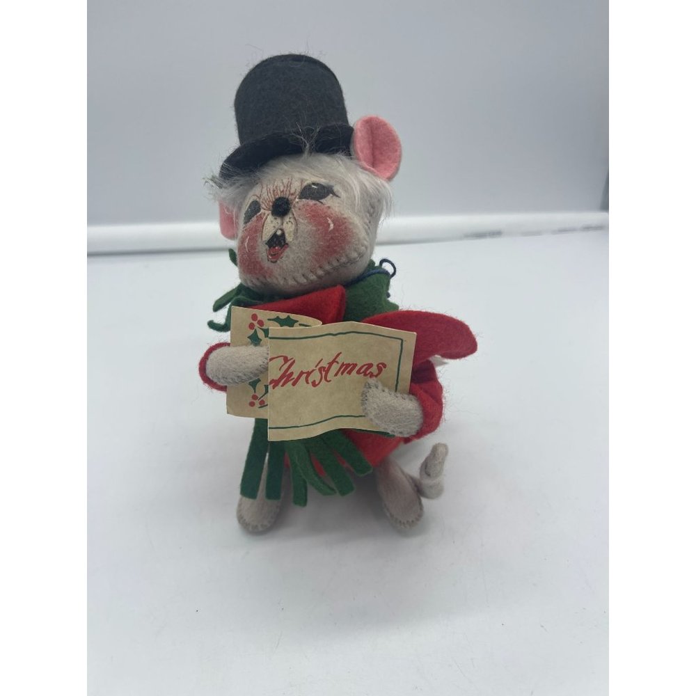 Annalee Dolls Christmas Caroling Mouse in Top Hat 1996
